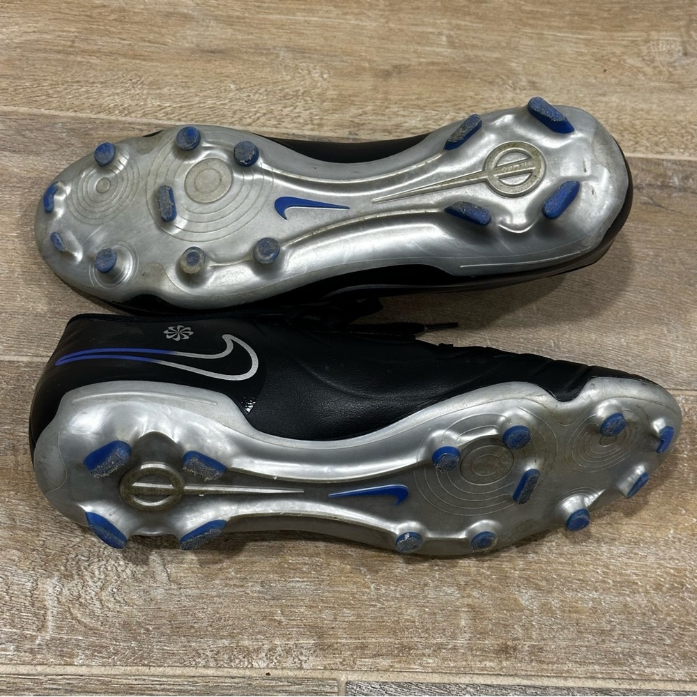 Nike Men's Black Soccer Cleats - Picture 9 of 12